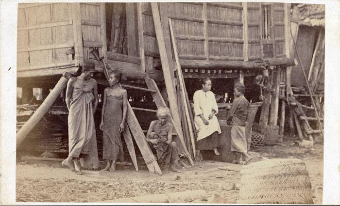 02-malayhuts-front.jpg