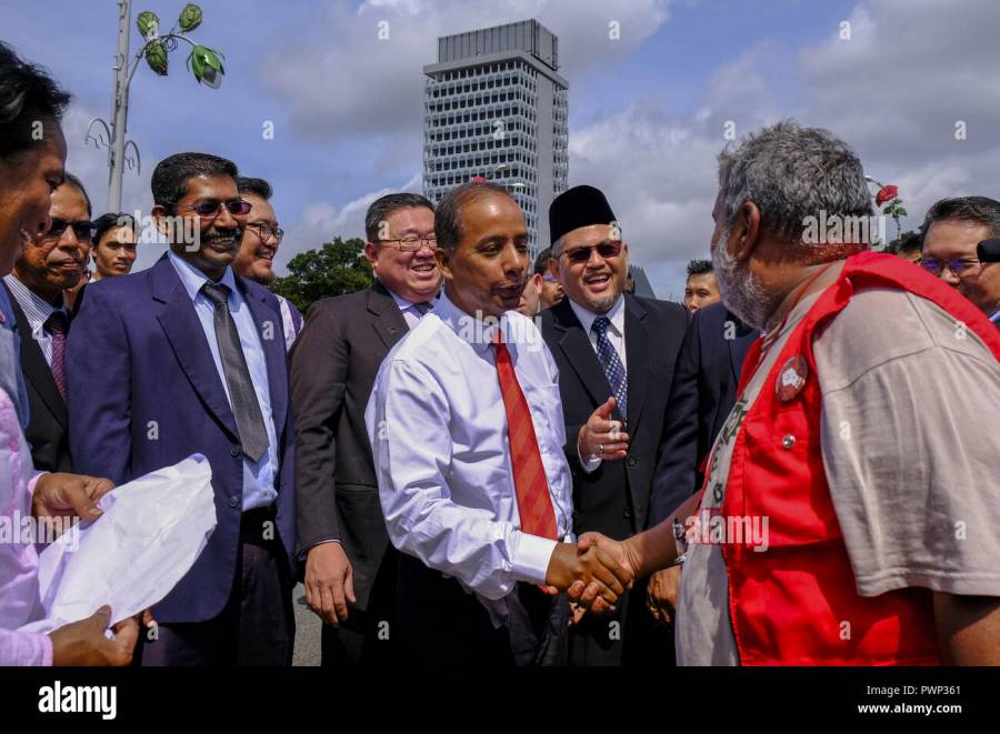 kuala-lumpur-malaysia-17th-oct-2018-the-malaysian-minister-of-human-resources-kula-segaran-seen-in-front-of-the-malaysia-parliament-building-to-discuss-with-the-protester-during-the-bantah1050-rallyhundreds-of-mala.jpg